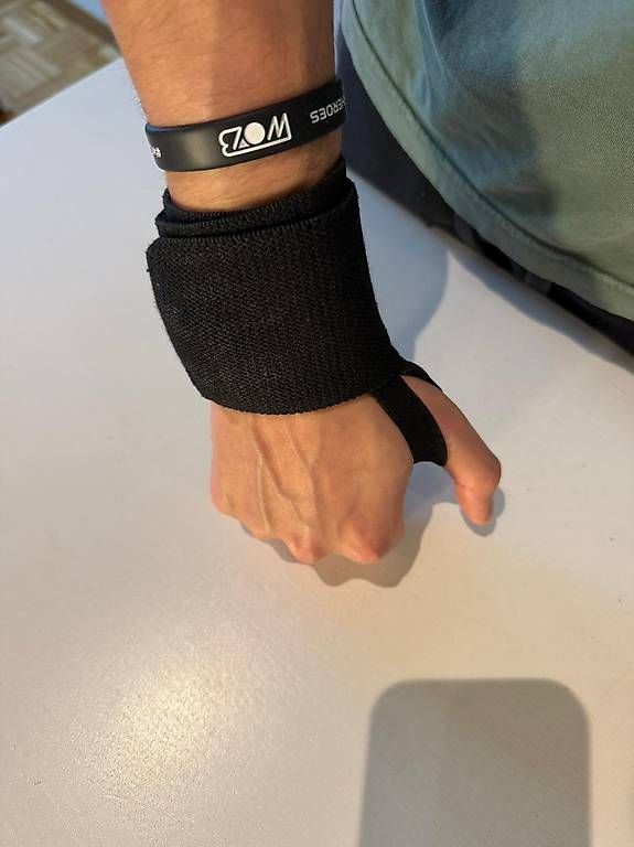 Protezioni & Imbottiture: Power Wrist Wrap for Workouts – Usato da Zürich venduto da Guillaume3549 1