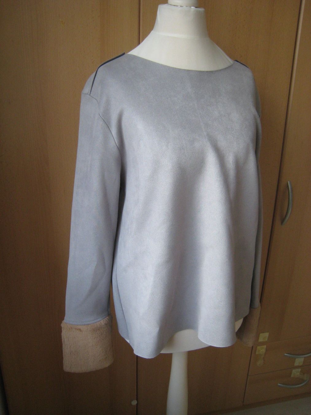 Zara Maglioni & Felpe: ZARA Oberteil Pullover Gr. L  grau mit Plüsch – Usato da Dättlikon venduto da Mamakuga 1