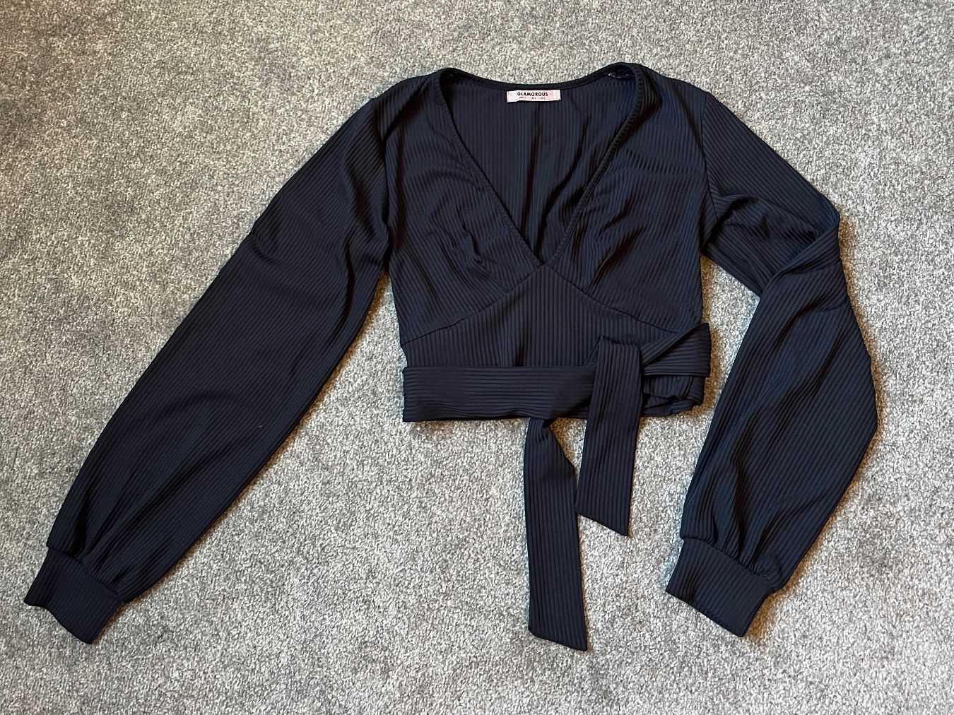 Tops: Top Glamorous Wickelbluse schwarz Gr. 34 – Gebraucht aus Kriessern von loolah