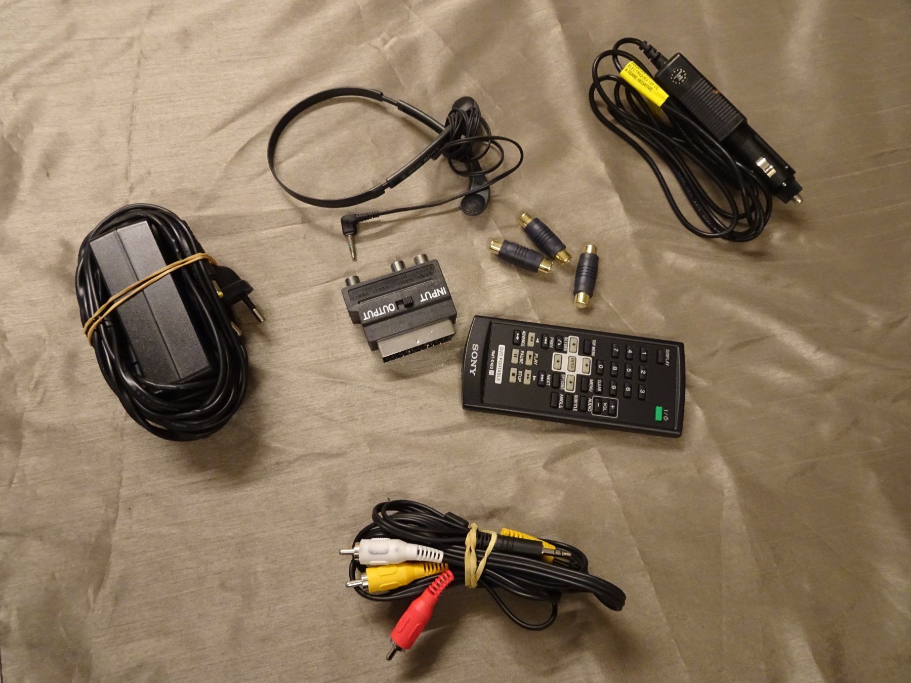Sony Tragbarer Mediaplayer: Sony Portable DVD Player DVP-FX850 – Gebraucht aus Oberwangen b. Bern von est_d8gf 4