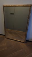 Wandspiegel mit goldenem Barockrahmen