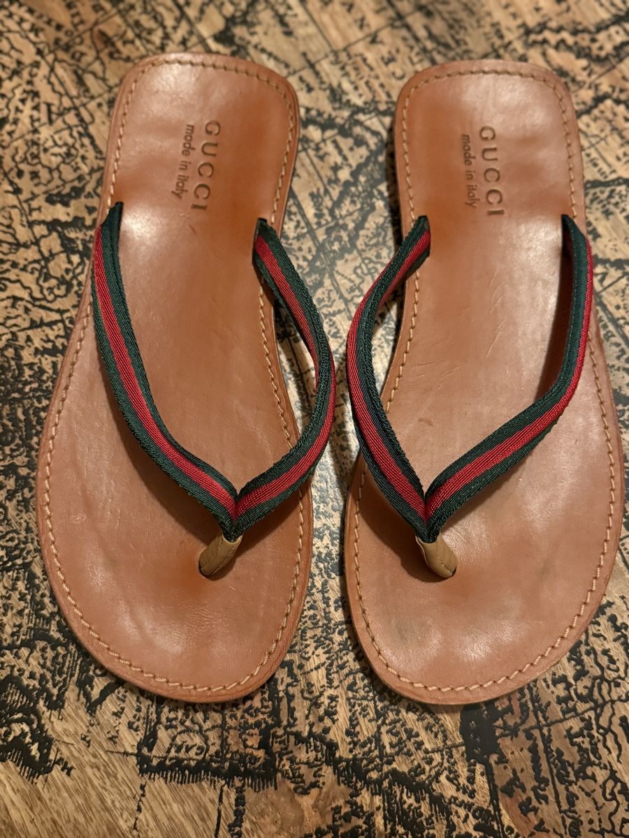 Gucci Scarpe da uomo: Gucci Web Stripe Leather Flip Flops Sandals – Nuovo (secondo la descrizione) da Versoix venduto da pen_6hgs 6