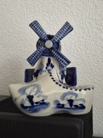 Vintage Delfter Blau Windmühle auf Holzschuh – Handbemalt