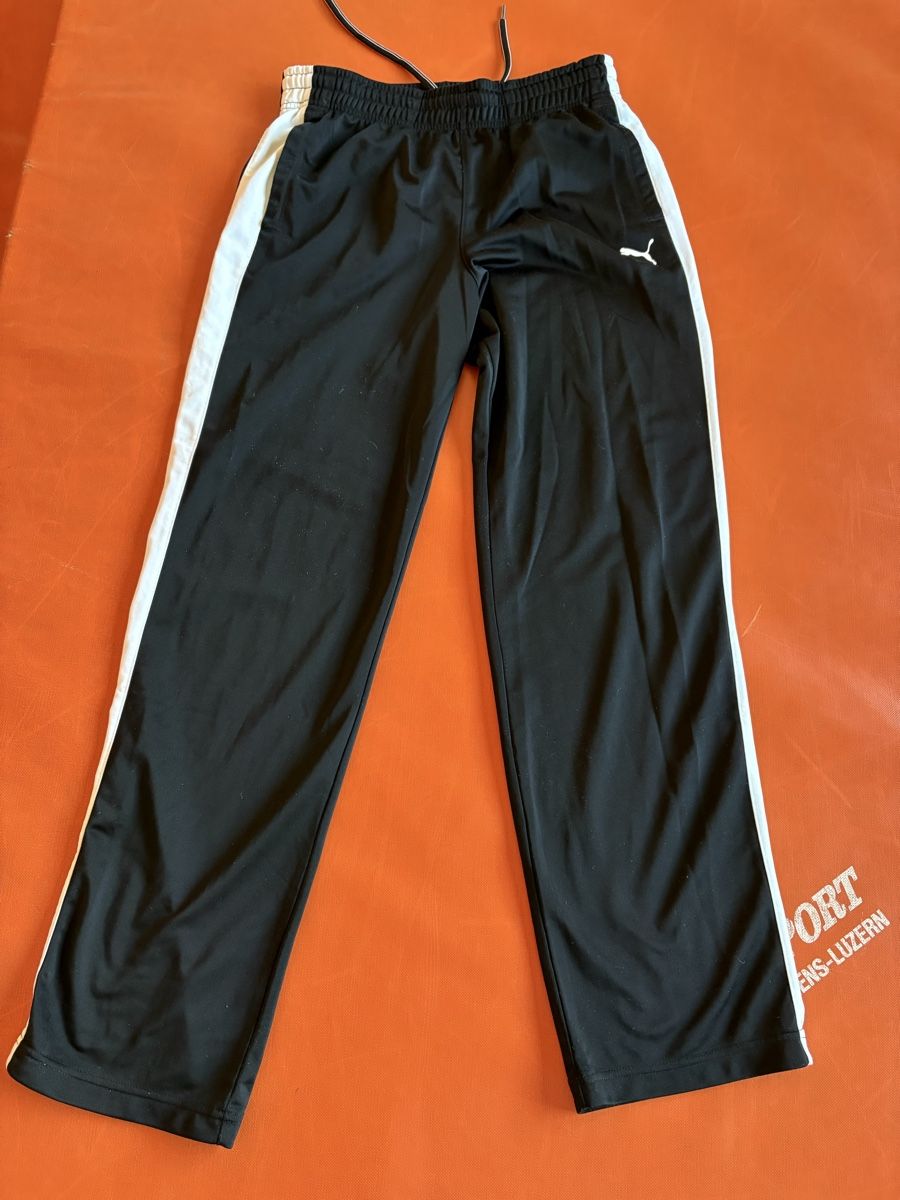 Puma Pantaloni: Kaum getragene PUMA Trainerhose Grösse M – Usato da Zürich venduto da Tilo-blue
