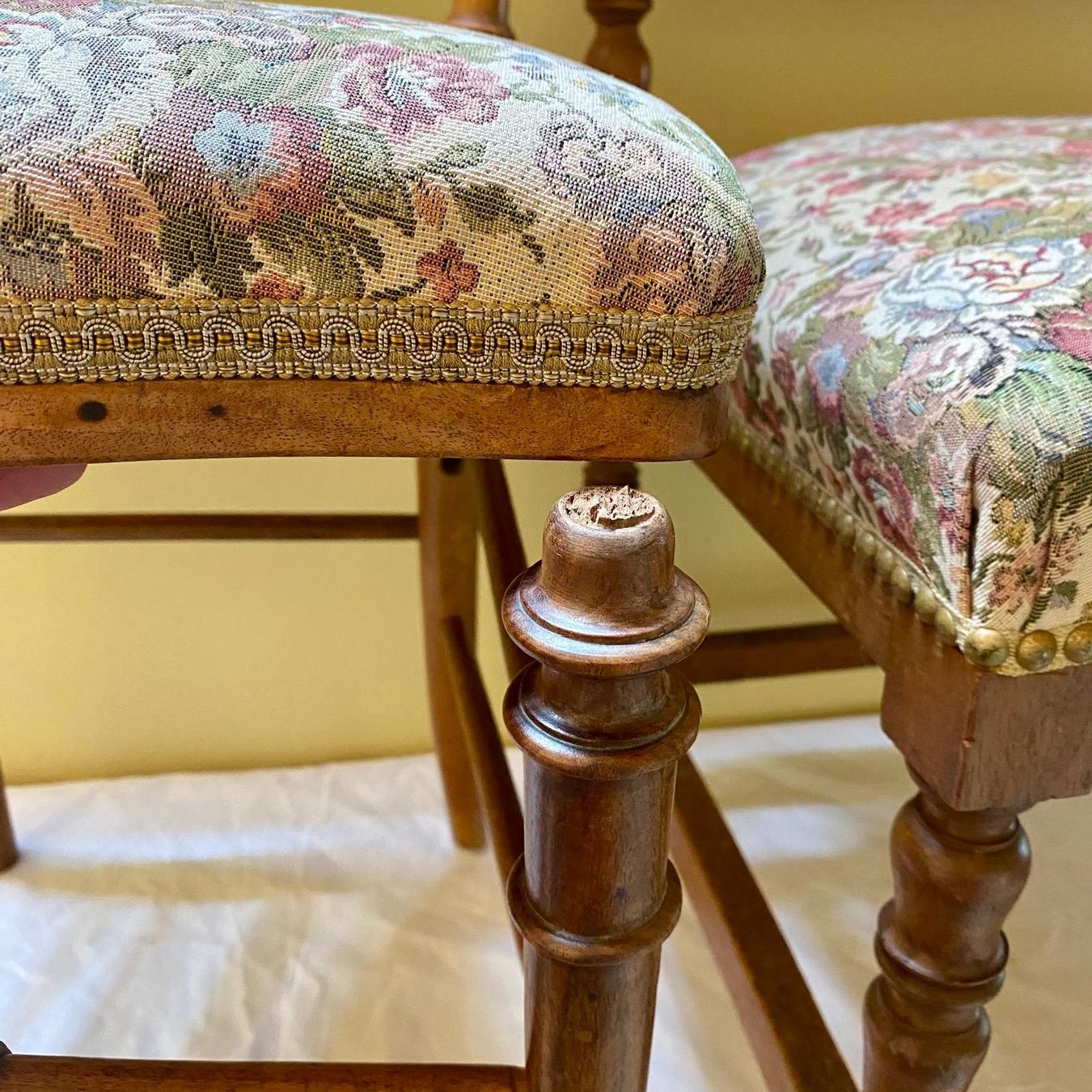 Sedie: Antike Stühle mit Blumenmuster - 2er Set – Usato da Krauchthal venduto da MEWA01 9