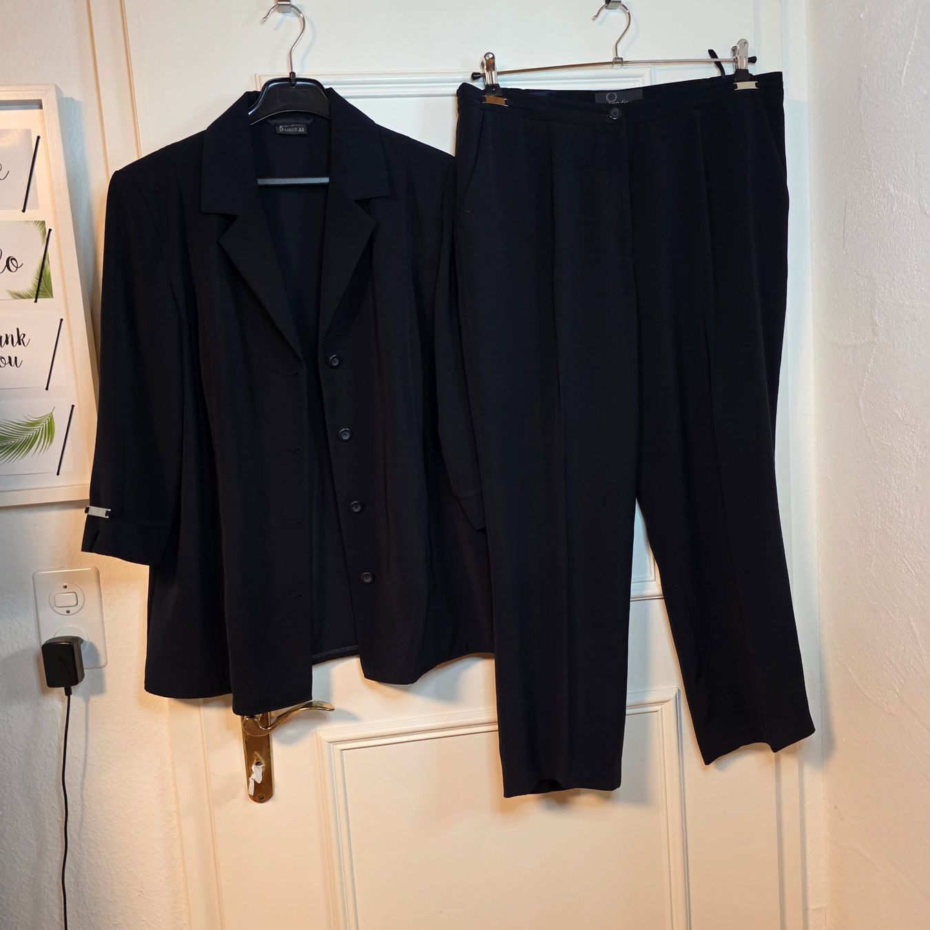 Anzüge & Kostüme: Grandiosa Set Blazer & Hose Gr.44 dunkelblau – Gebraucht aus Wald ZH von CapLux 2