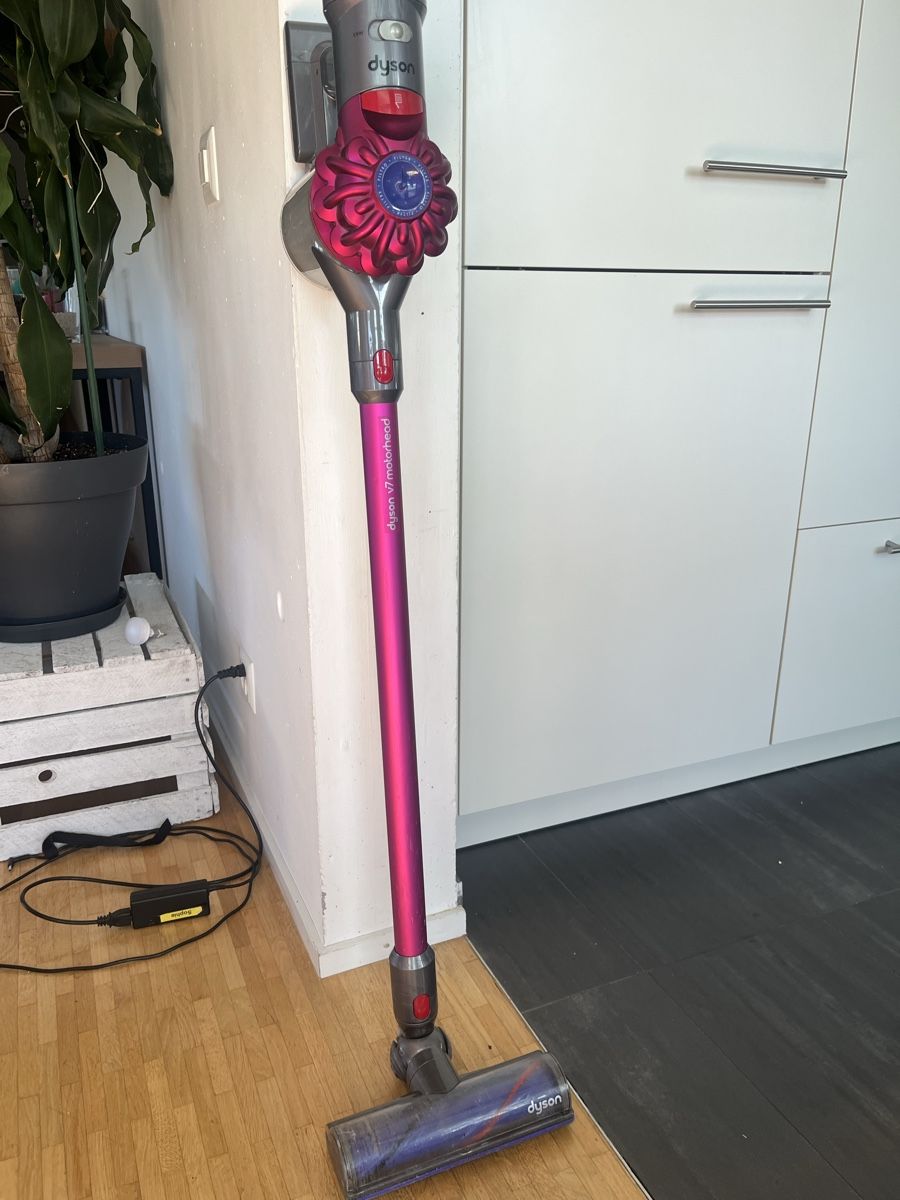Dyson Aspirapolveri & Accessori: Aspirateur Dyson V7 – Usato da Nyon venduto da pouet-pouet 1