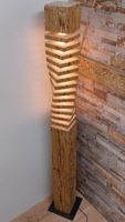Altholz-Stehlampe Twistwood aus einem schönen Altholzbalken
