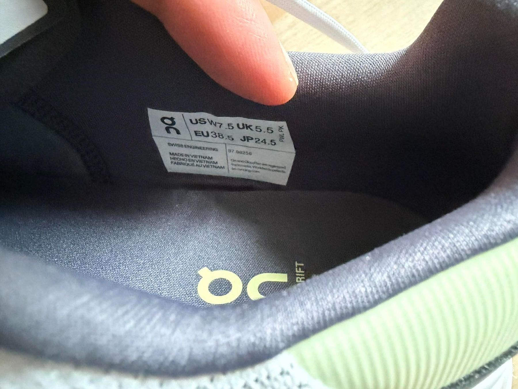 On Scarpe da donna: Schuhe – Nuovo (secondo la descrizione) da Dietikon venduto da myr_ym6j 4