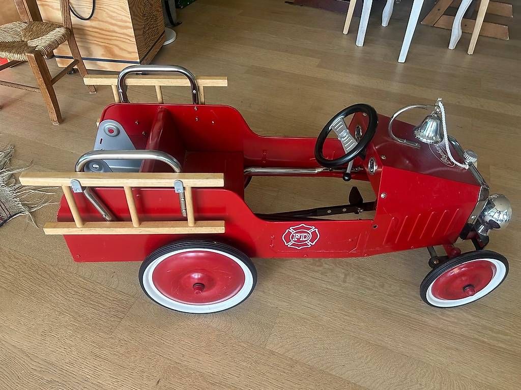 Veicoli per bambini: Feuerwehr Tretauto Metall – Usato da Basel venduto da Hola611