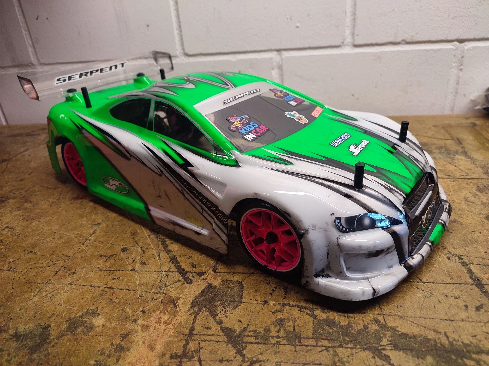 Serpent Modellismo RC: Serpent Tourenwagen 1:10 S411 Roller – Difettoso da Schweizersholz venduto da Toni2000 1