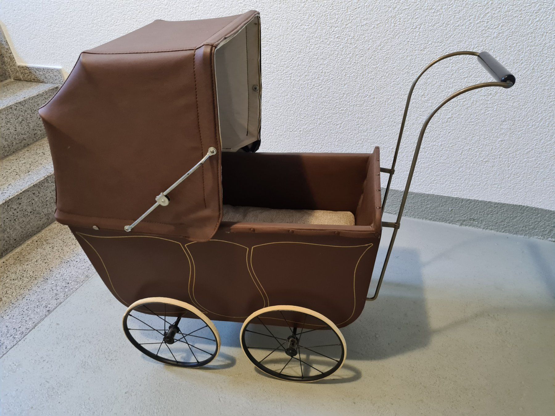 Puppenwagen: Puppenwagen Wisa Gloria mit Speichenräder – Gebraucht aus Neukirch (Egnach) von Bonita6