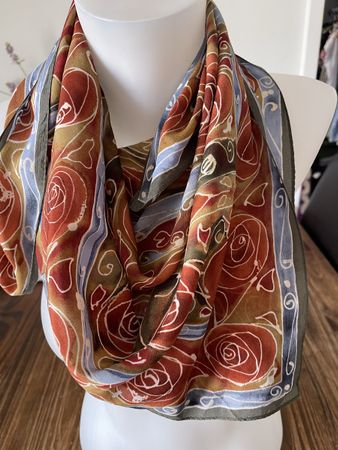 Foulard Anna Bonham imprimé roses soie très très bon état 