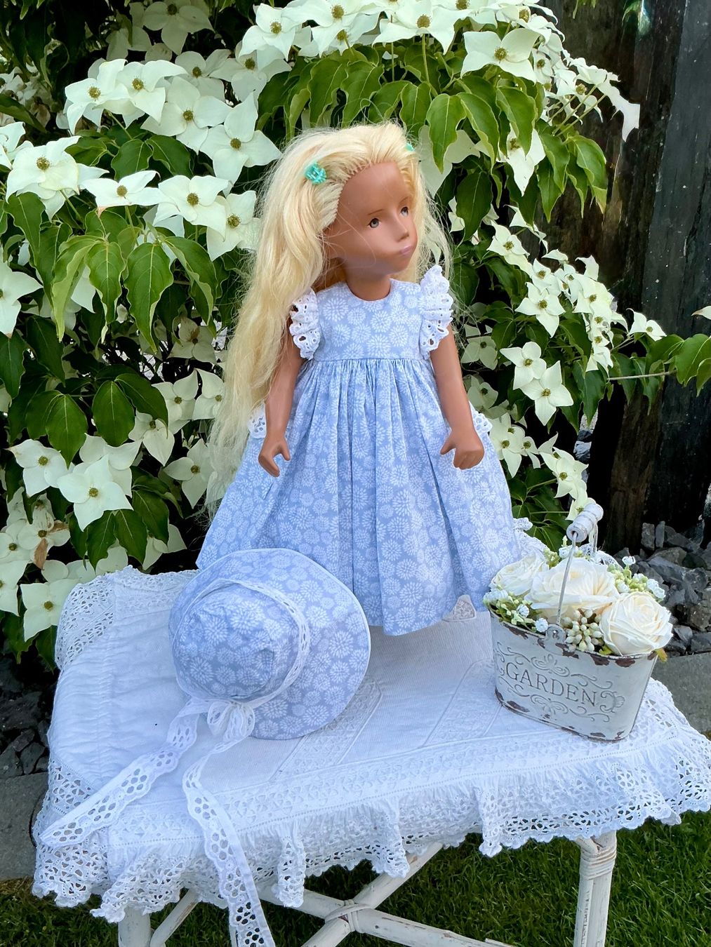 Poupées: WUNDERSCHÖNES PUPPENKLEIDCHEN – D'occasion à Zell LU par Silvermemory