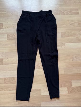 Schwarzi Stoffhose von Vero Moda, Grössi M, Top Zustand!