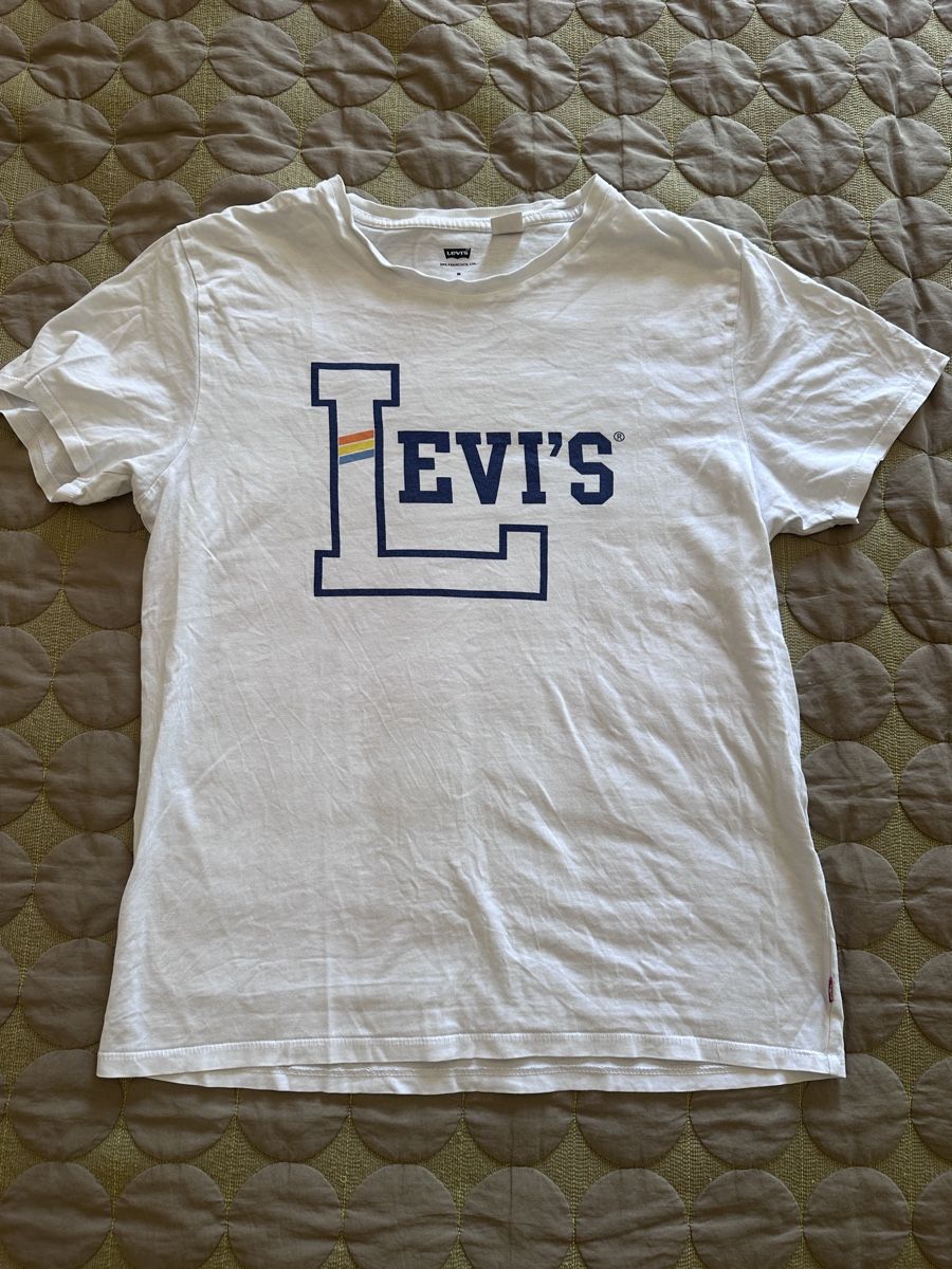 Levi's T-shirt: T-Shirt von Levi‘s – Usato da Fribourg venduto da samsam04
