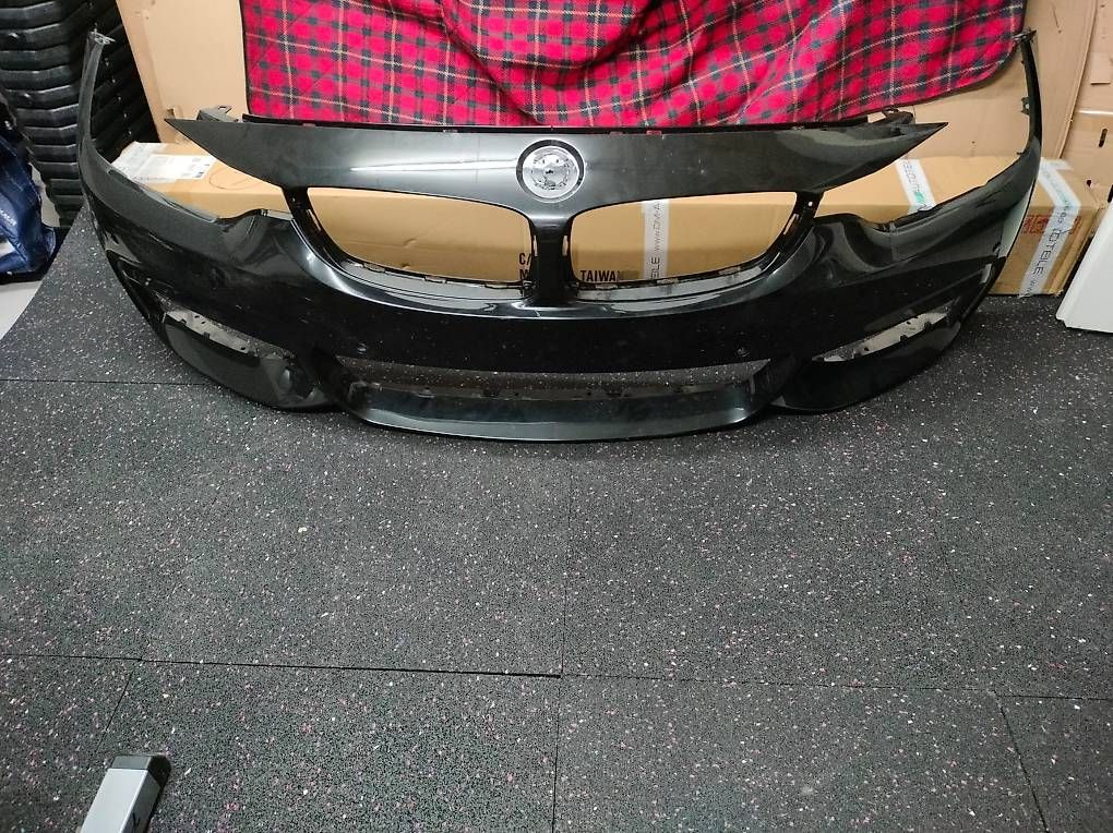 BMW Tutti pezzi di ricambio auto: Frontstossstange / Stossfänger BMW 4er – Usato da Muri b. Bern venduto da Ghd_Ebr4