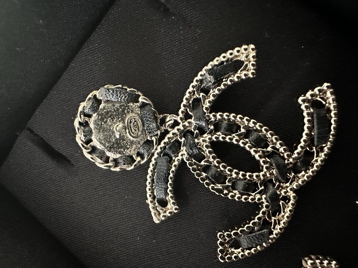 Chanel Ohrringe & -stecker: Chanel Ohrringe mit Perlen – Gebraucht aus Frick von Soleil4658 3
