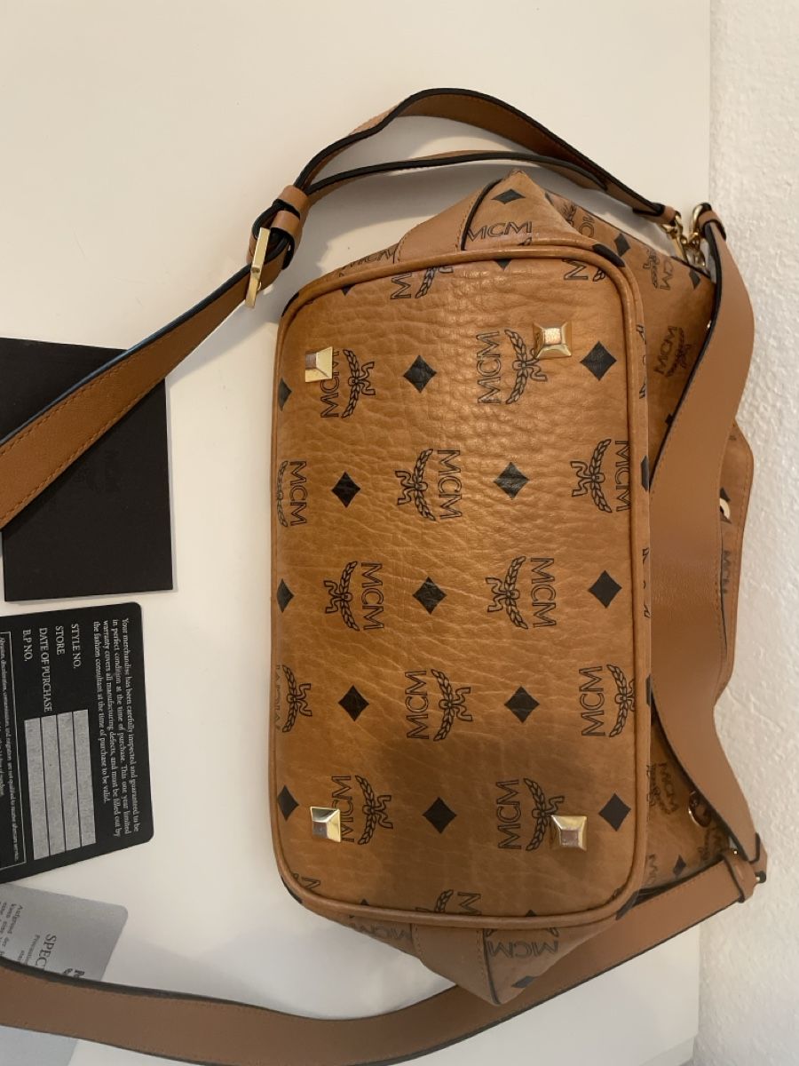 Mcm Borse da donna: MCM Beuteltasche braun Logo Muster gebraucht – Usato da Holderbank AG venduto da Hallo104 7