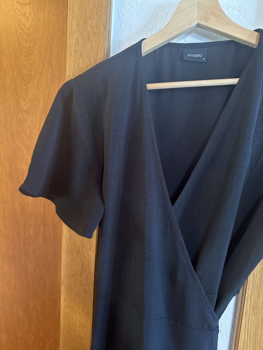 Vestiti: schwarzes Wickelkleid kurzarm – Usato da Rohrbachgraben venduto da kae_5lhf 1
