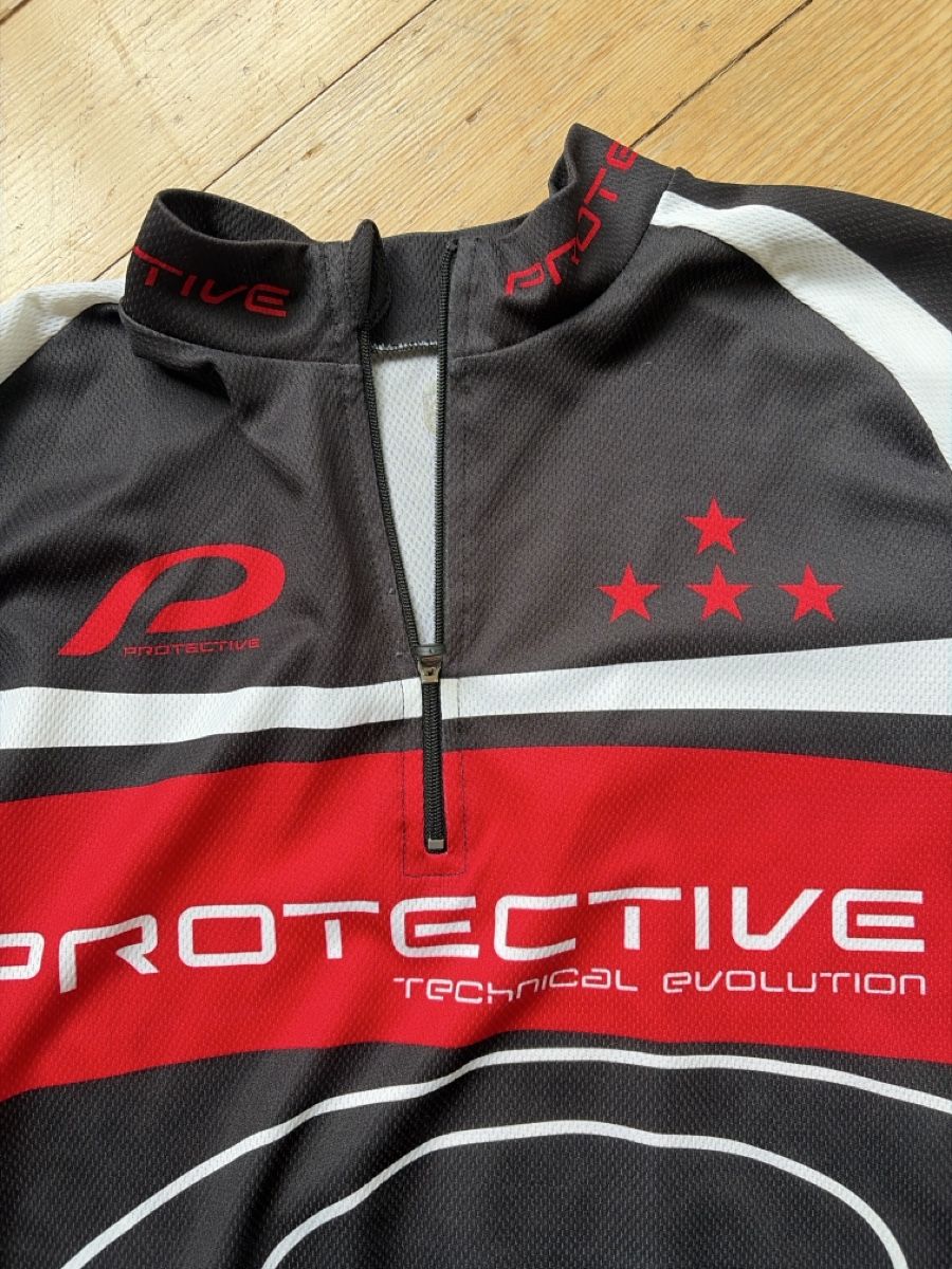 Canottiere & Pantaloni: Radtrikot Protective Technical Evolution schwarz rot – Usato da Oberentfelden venduto da Elifant 1