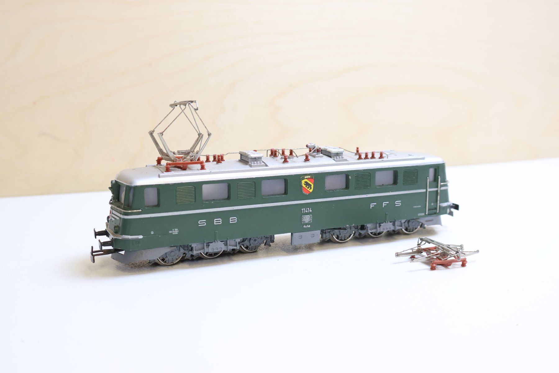 Märklin Modellini di ferrovie: Märklin SBB Ae 6/6 E-Lok "Bern" - 3050 - H0 – Usato da Winterthur venduto da Monstera 5