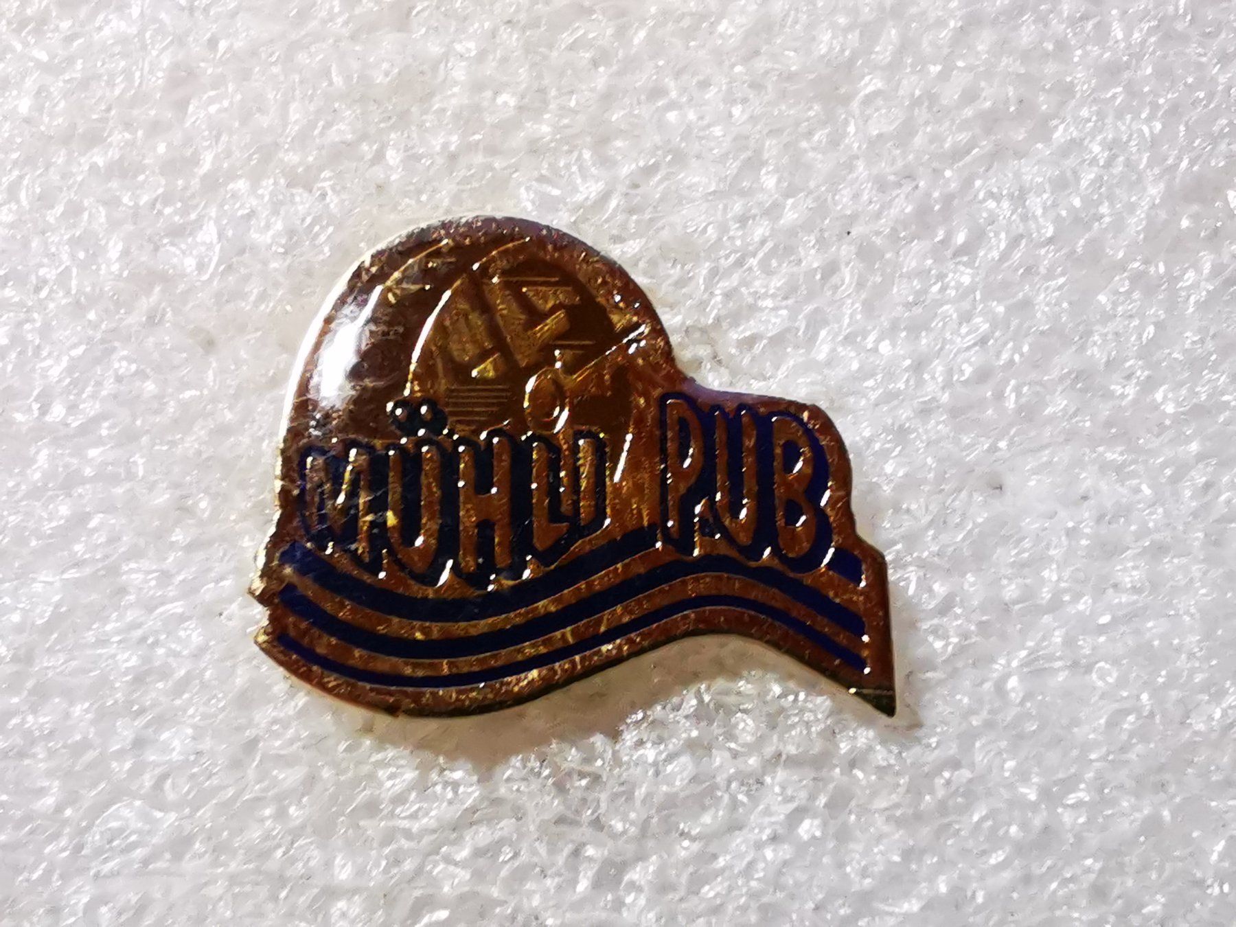Placchette & Badge: Ansteckpin 50: Mühli Pub – Usato da Oppligen venduto da Pin-Fall-Shop