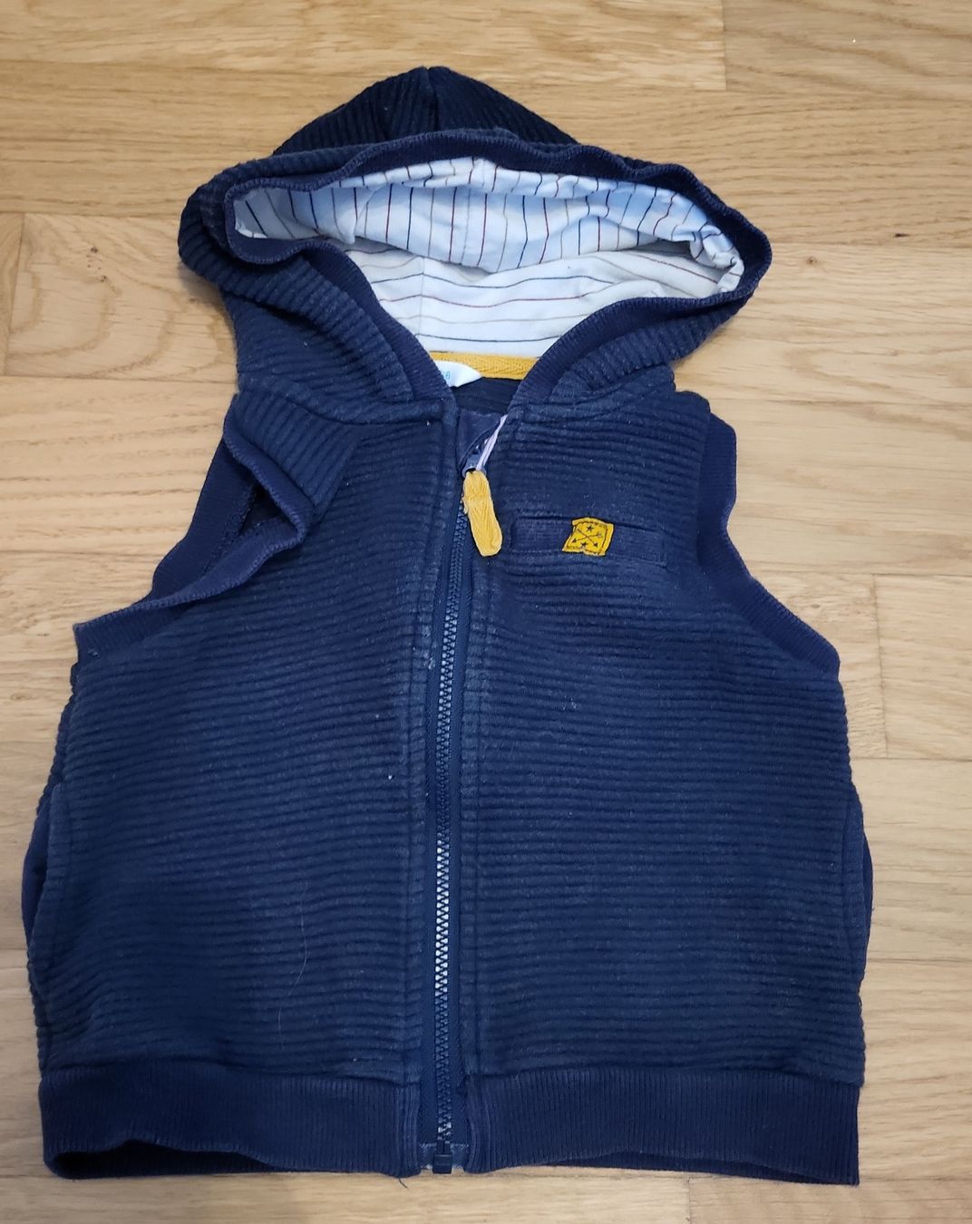 Altro abbigliamento per bambino: Ärmellose Kapuzenjacke Weste Grösse 68, – Usato da Wikon venduto da lin_qw8x