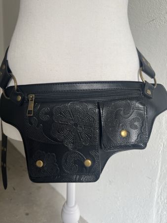 Gürteltasche Lederoptik schwarz mit Muster neu