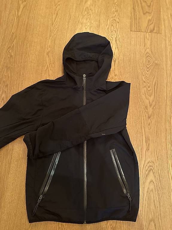 Jacken: Nike Jacke, Grösse S, wie neu – Gebraucht aus Hittnau von ant_s5mh 1
