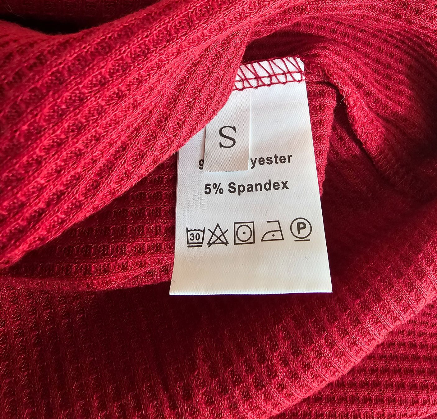Pullover & Sweatshirts: NEU! Leichter Pullover Gr. S rot m. schwarzer Spitze Cut-Out – Neu und originalverpackt aus Füllinsdorf von Sunnebliemli7 4