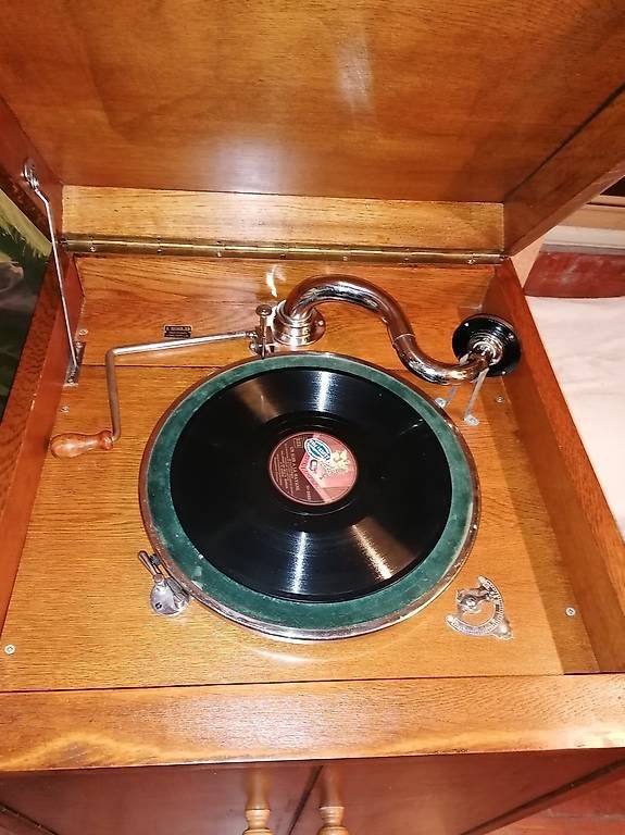 Giradischi: meuble gramophone. – Usato da St. Maurice venduto da Benoit12 1