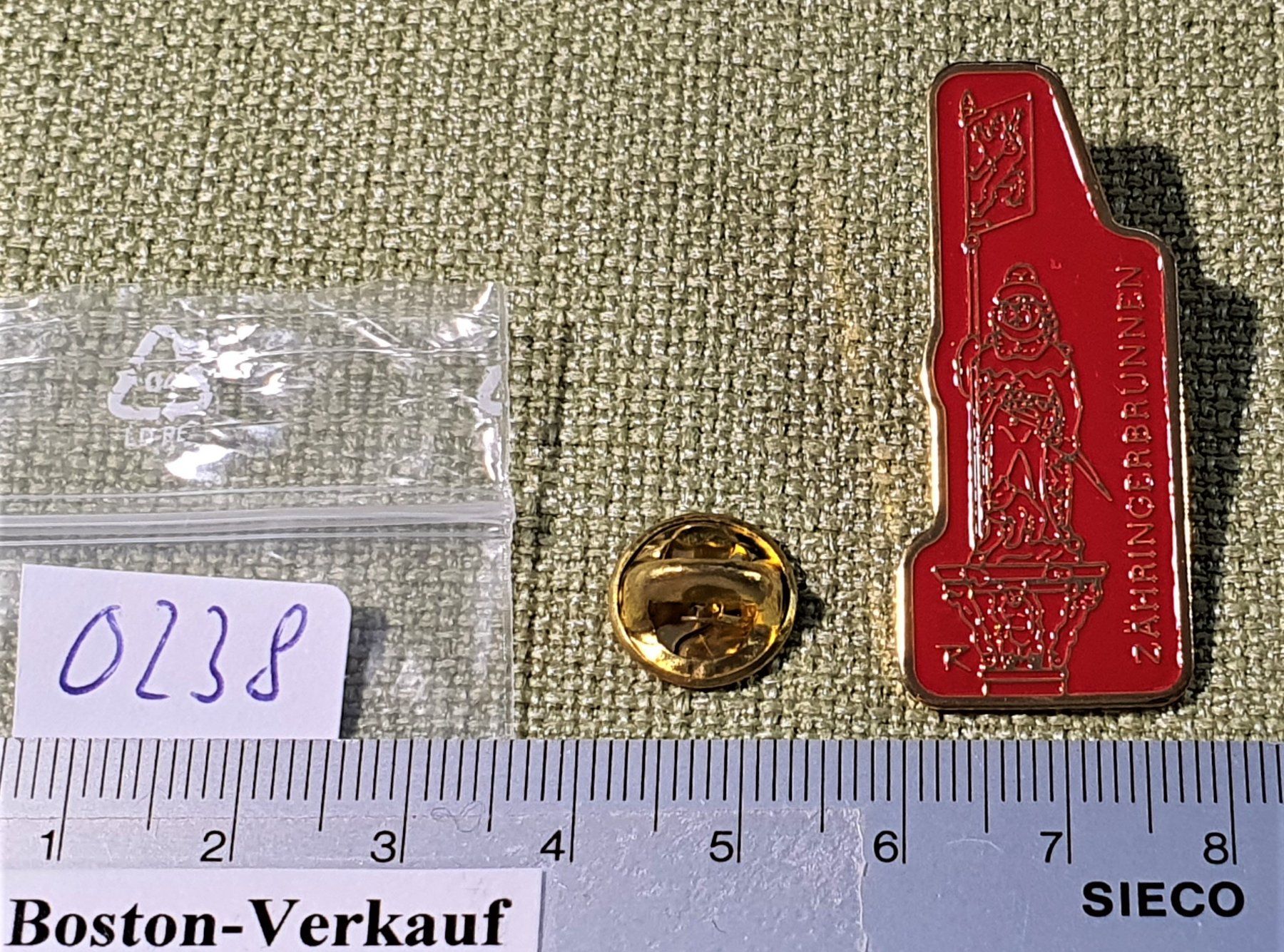 Plaketten & Abzeichen: O238 - Pin Bern Zähringerbrunnen – Gebraucht aus Reinach BL von Boston-Verkauf 2