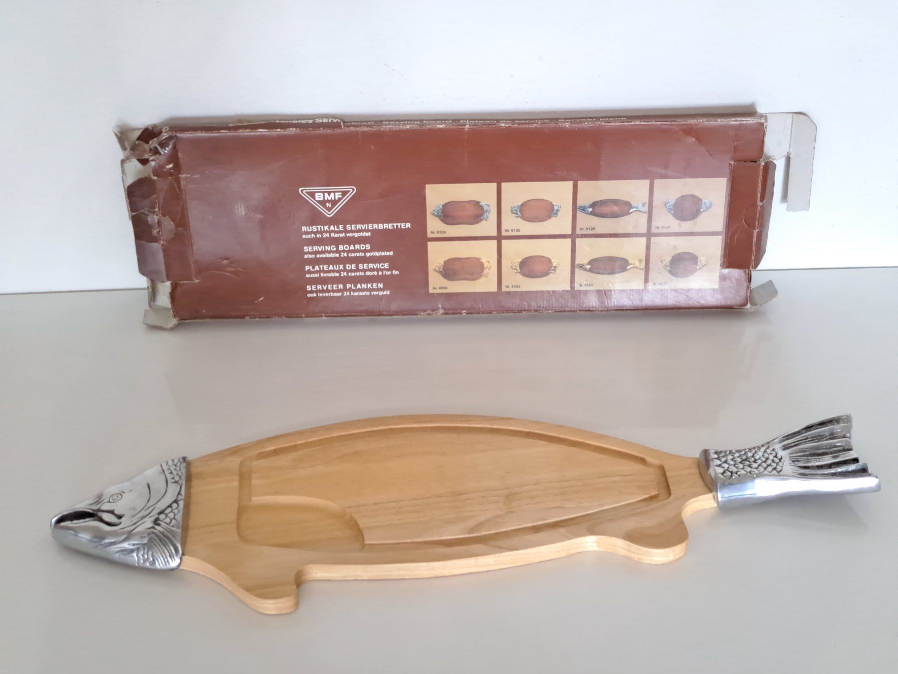 Servierplatten: Vintage Servierplatten Massives Holz Schneidebrett Tablett – Gebraucht aus Birsfelden von oleros