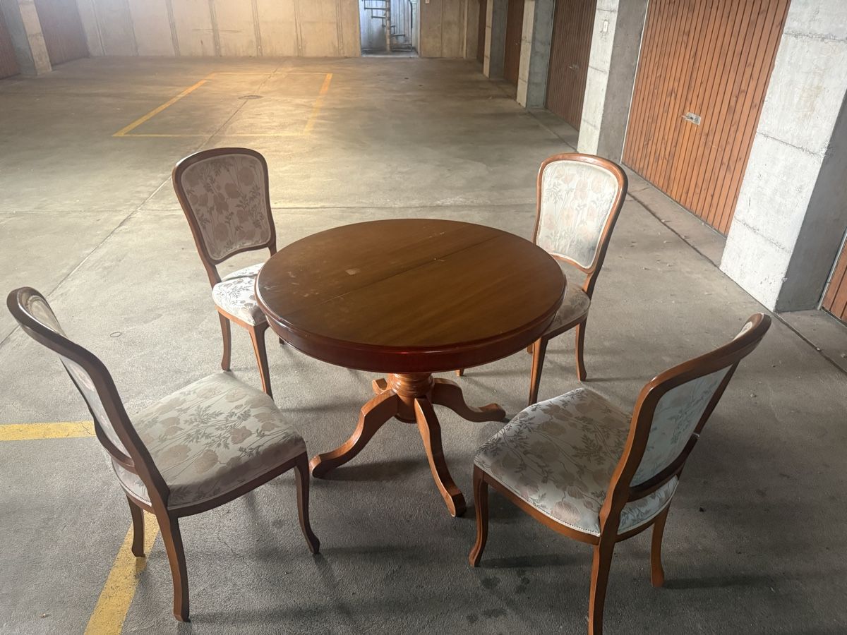 Tables: Esstisch mit 4 stuhlen  – D'occasion à Steinmaur par Bal-Rajmi1