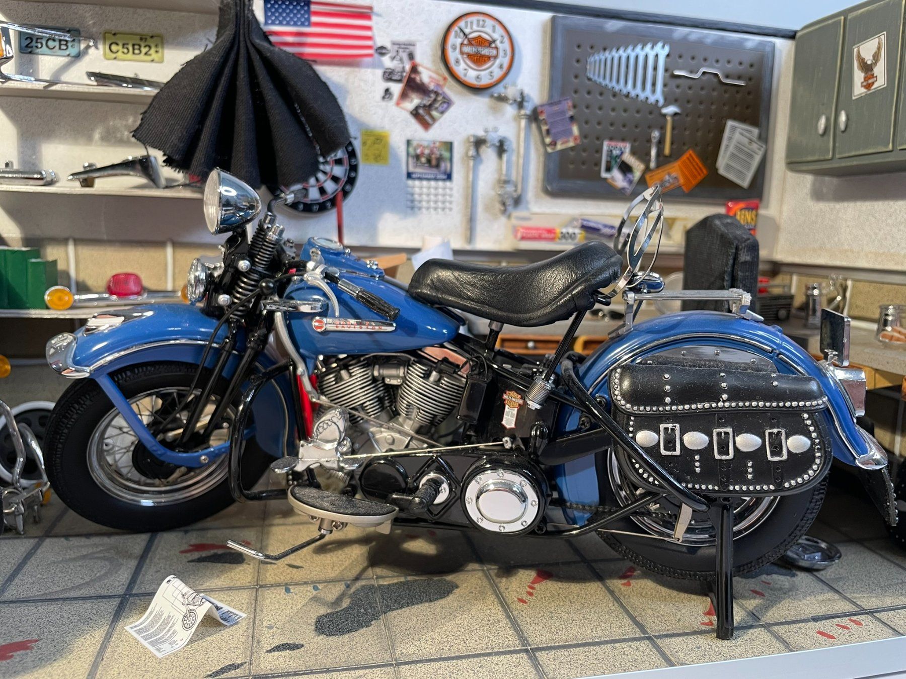 Franklin Mint Kit di modellismo & Modellini statici: Franklin Mint 1948 Harley Davidson Panhead inkl. Garage – Nuovo (secondo la descrizione) da Bättwil venduto da Samuel_Wyss