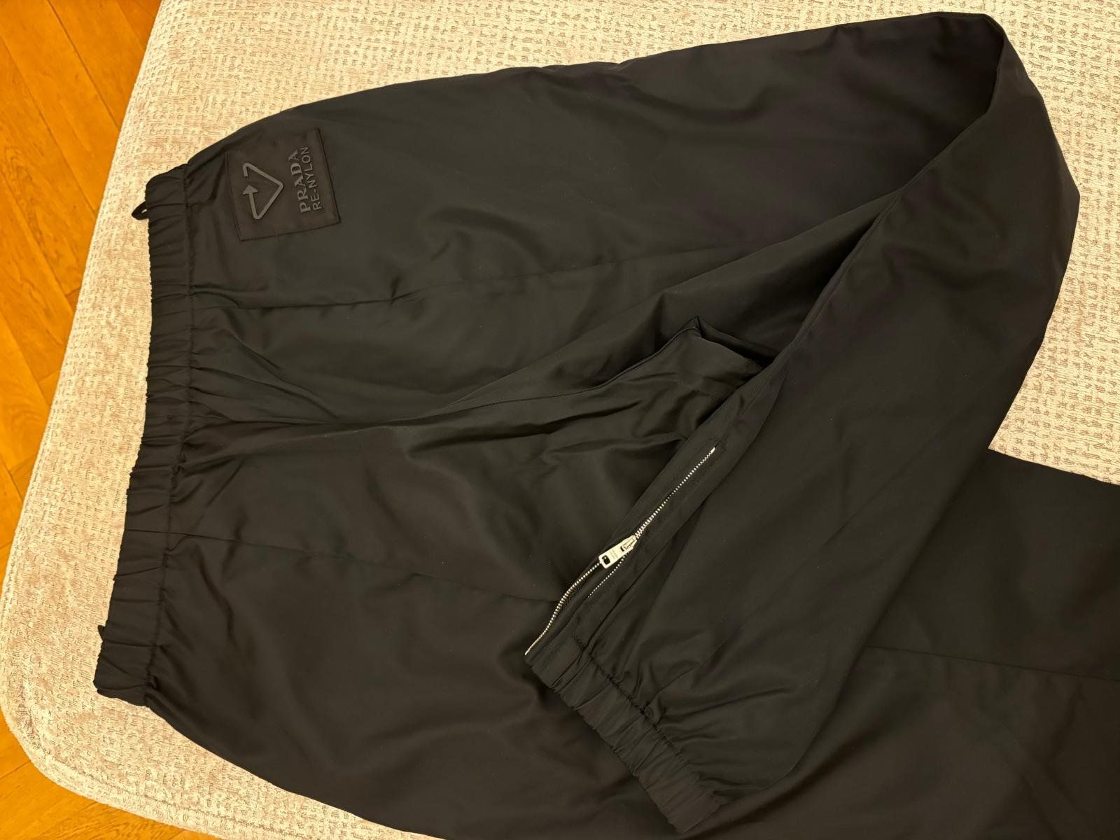 Prada Pantaloni: Pantalon Prada nylon 42 – Usato da Carouge GE venduto da tor.22