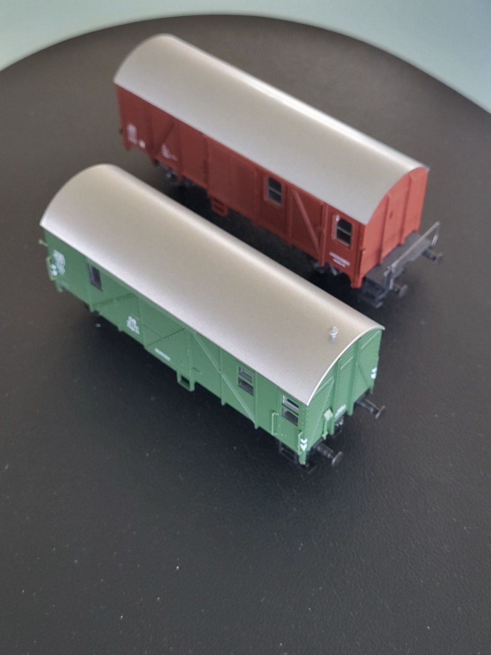 Roco Modellini di ferrovie: H0 ROCO DB 2 Stk. Güterzugbegleitwagen – Usato da Oberburg venduto da sensetal 2