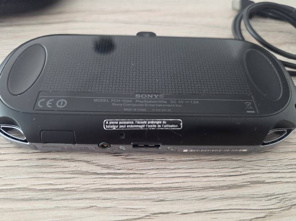 Console: Sony PlayStation Vita PCH-1004 OLED + Gioco e Custodia – Usato da Bellinzona venduto da Cuscio 4