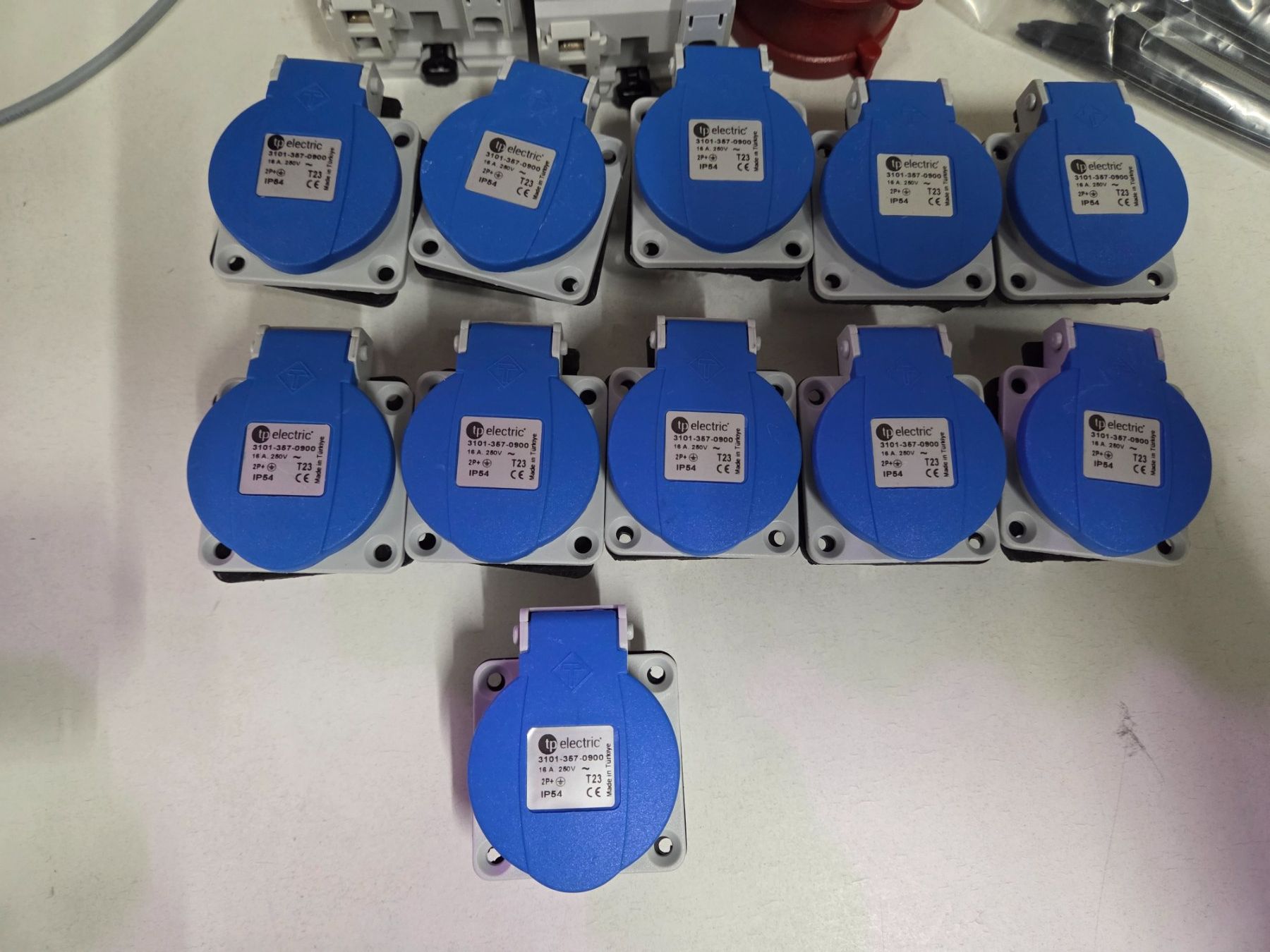 Spine: T23 Steckdose von tp electric Einbausteckdose 16a – Nuovo (secondo la descrizione) da Zürich venduto da eymen20 9