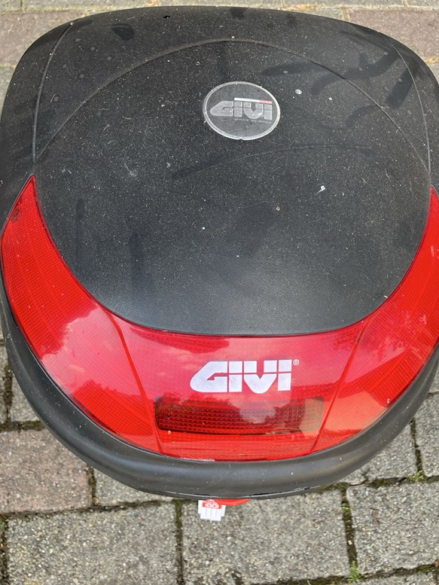 Givi Valises de voyage: Case Helmbox Givi – D'occasion à Schönenwerd par Lichi 1