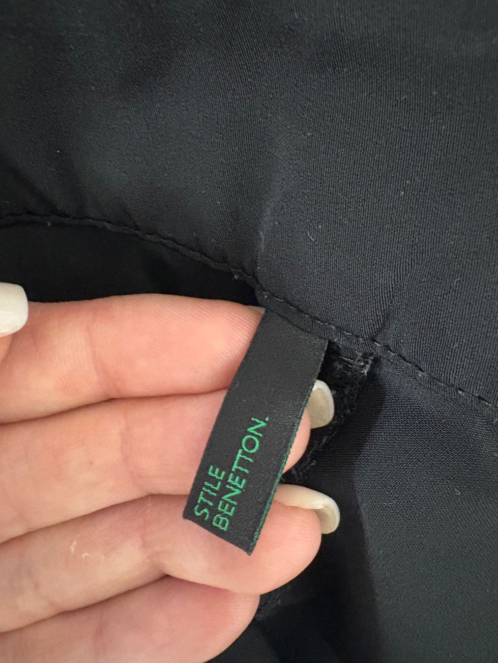 Benetton Pantaloni: Benetton elegante schwarze Hose mit Strass Gr. 38 – Usato da Regensdorf venduto da secondchancefashion 4