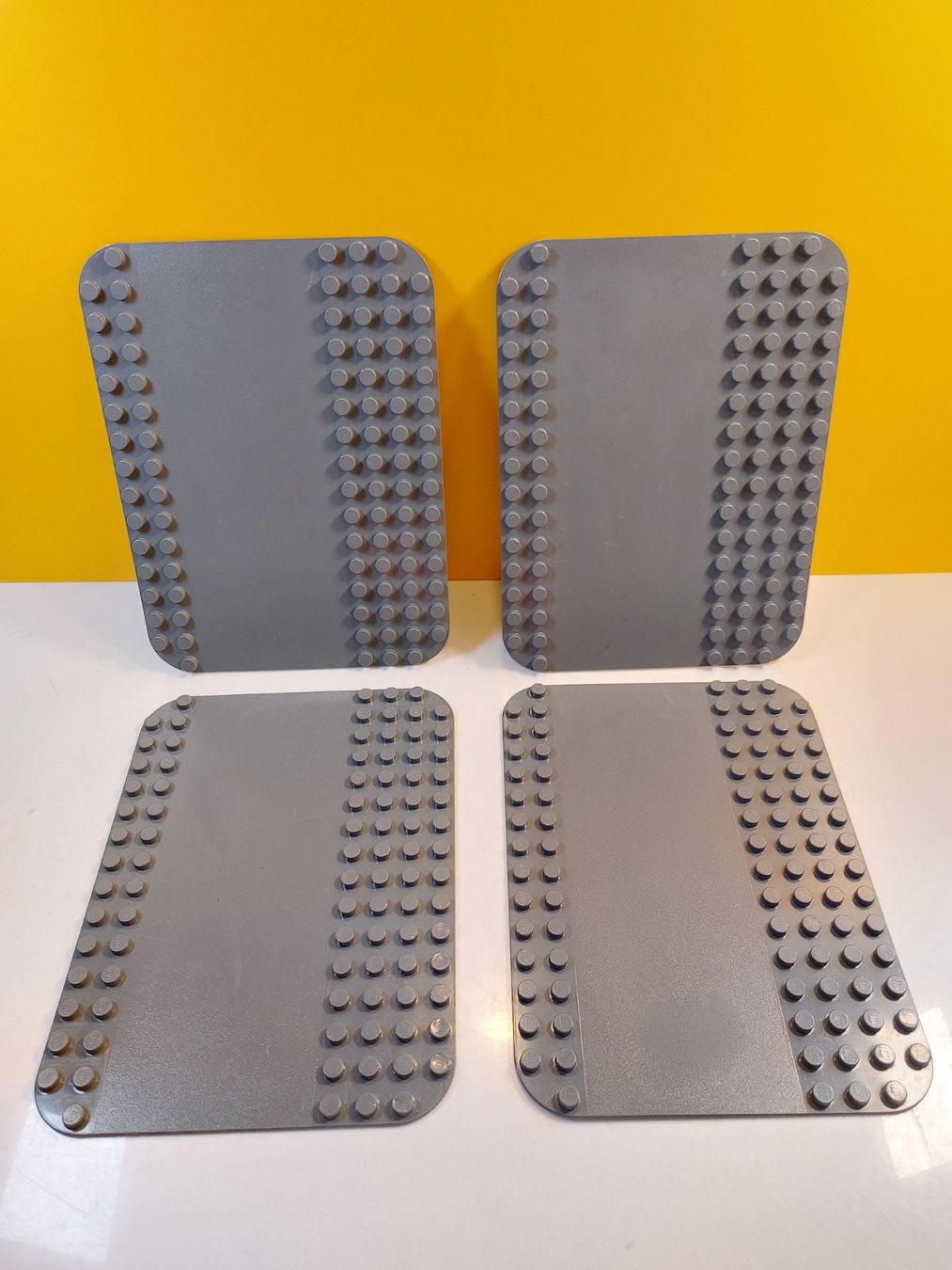 Lego Kit di costruzioni: LEGO Duplo 4x Strassenplatte - Grundplatten – Usato da St.Gallen venduto da TinasBauundSpiel