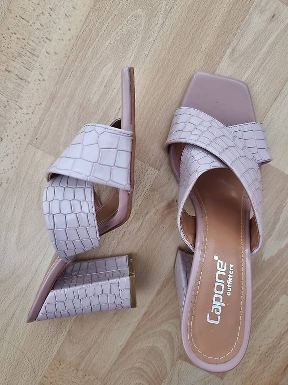 Scarpe da donna: Ungetragene Sandalen Gr 39/40 – Nuovo (secondo la descrizione) da Zürich venduto da Takili123