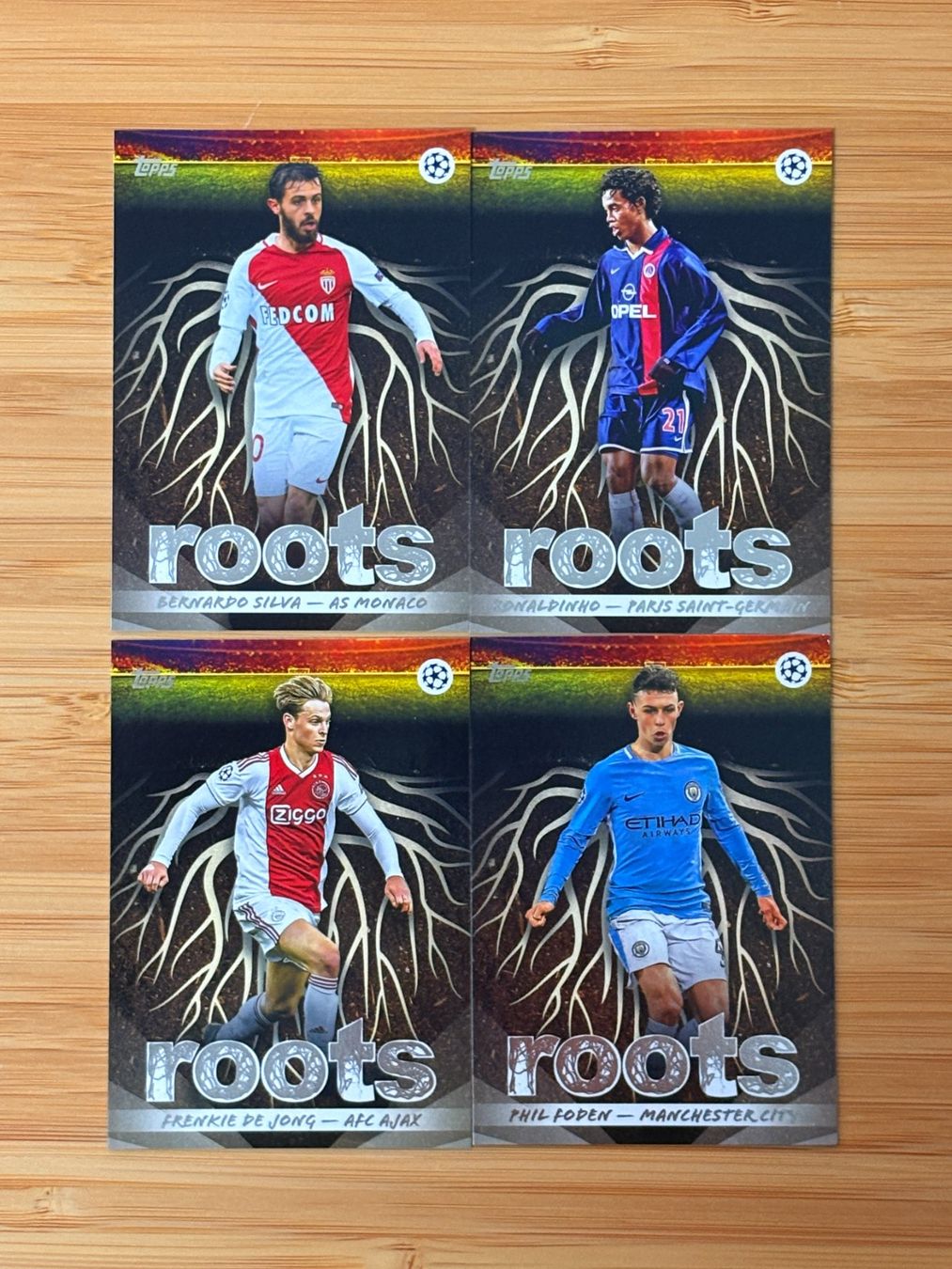 Topps Carte collezionabili: Roots Set x4 - Topps UCC Flagship 2025/26 – Nuovo (secondo la descrizione) da Glattpark(Opfikon) venduto da GiuxTradingCards