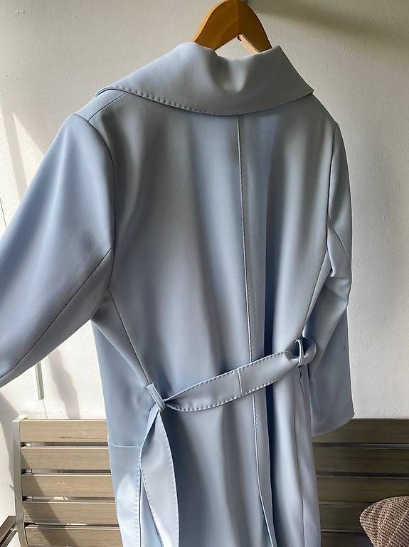 Cappotti: Trench Coat Ice Blue – Nuovo e nell'imballaggio originale da Zürich venduto da pinish 1