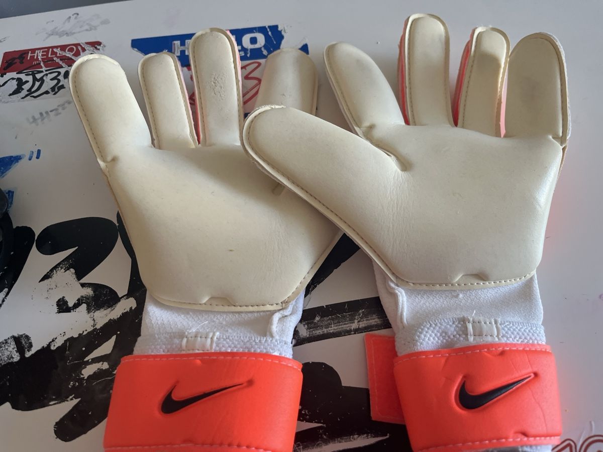 Nike Guanti & manicotti: Fussball Handschuhe nike – Usato da Zürich venduto da ame_f9rx 1