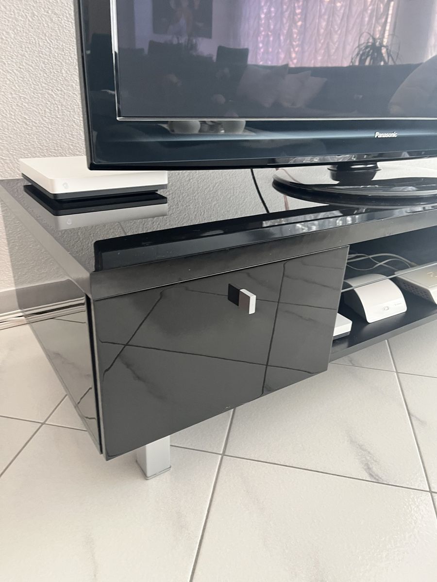 Mobili TV: Tv Möbel schwarz hochglanz – Usato da Hinwil venduto da dire07 1