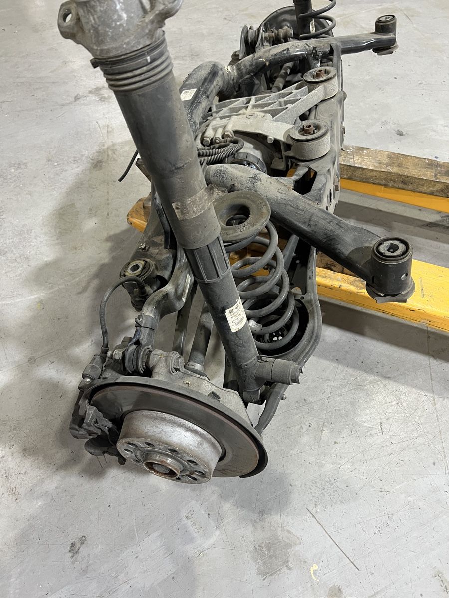 VW Tutti pezzi di ricambio auto: VW T-Roc Hinterachse Verteilergetriebe mit Differenzial – Usato da Dietikon venduto da burak_taci