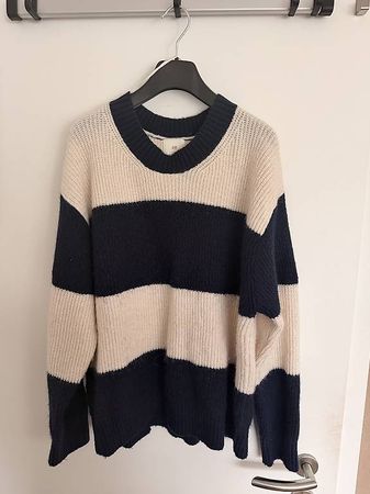 Gestreifter H&M Strickpullover, weiss/blau